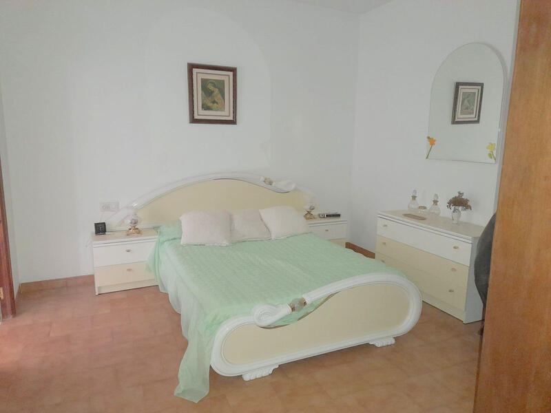 6 bedroom Townhouse for sale