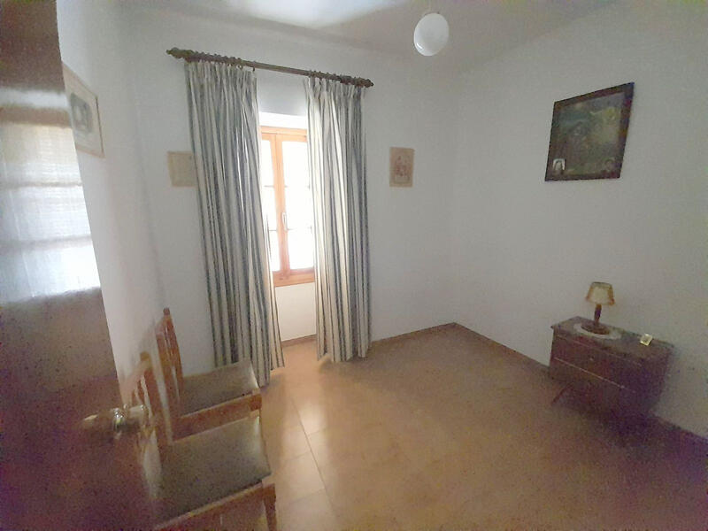 6 bedroom Townhouse for sale