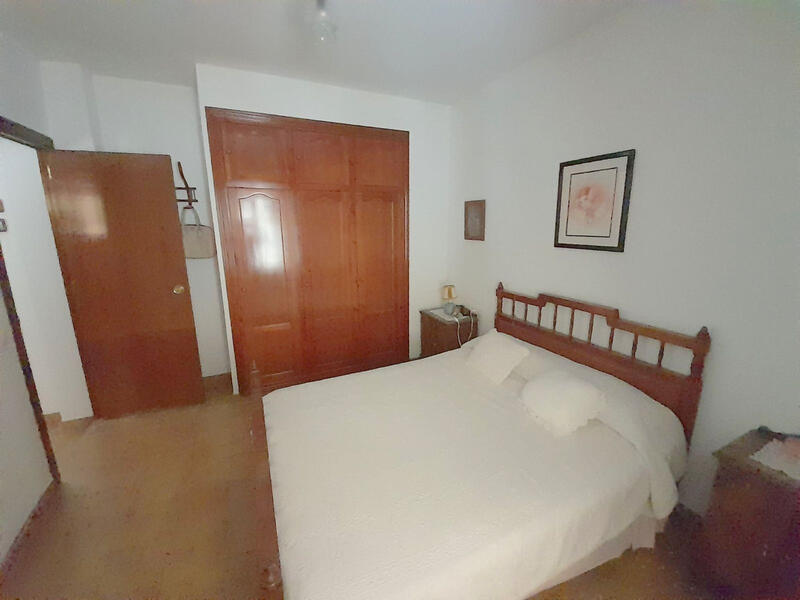 6 bedroom Townhouse for sale