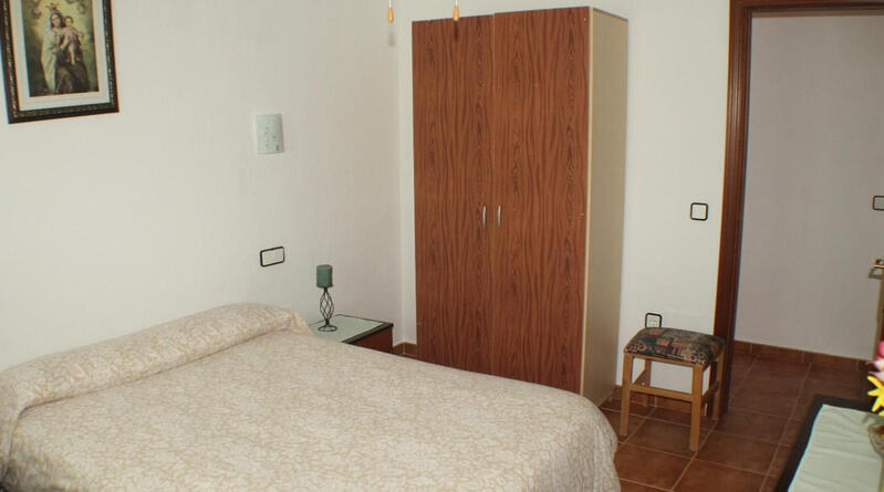 4 спальная комната Деревенский Дом продается