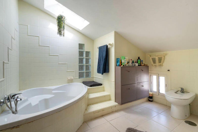 3 bedroom Commercial Property for sale