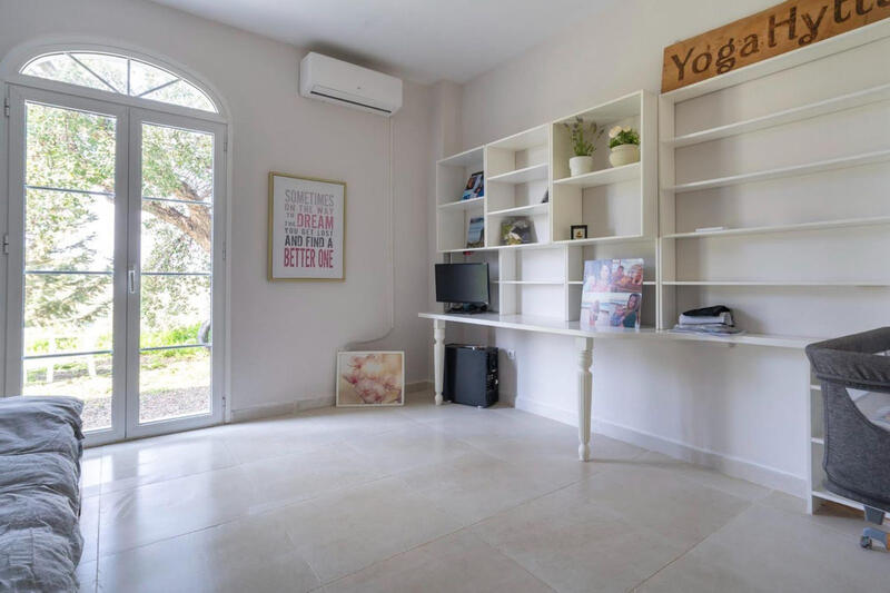 3 bedroom Commercial Property for sale