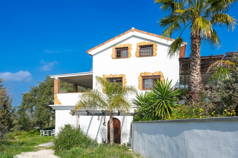 3 bedroom Commercial Property for sale