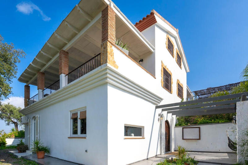 3 bedroom Commercial Property for sale