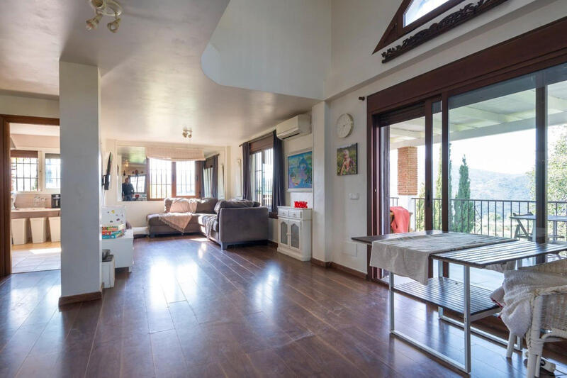 3 bedroom Commercial Property for sale