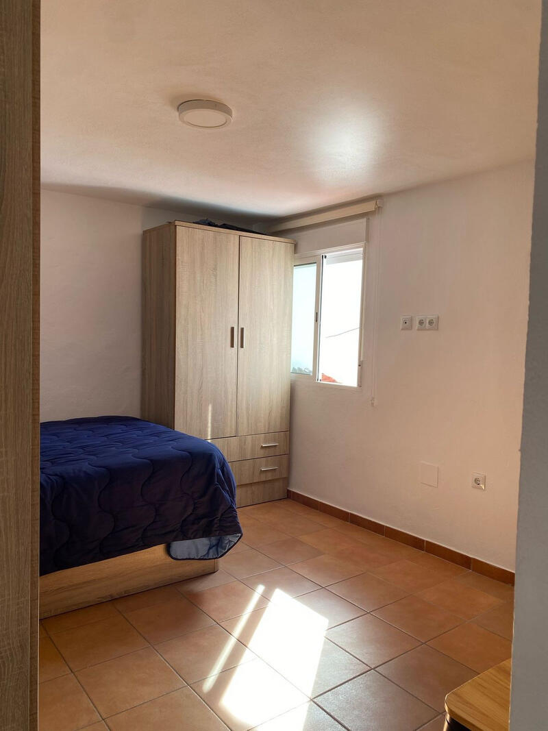 2 slaapkamer Gezinswoning Te koop 2 slaapkamer Gezinswoning Te koop