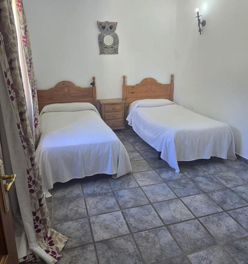 5 bedroom Commercial Property for sale