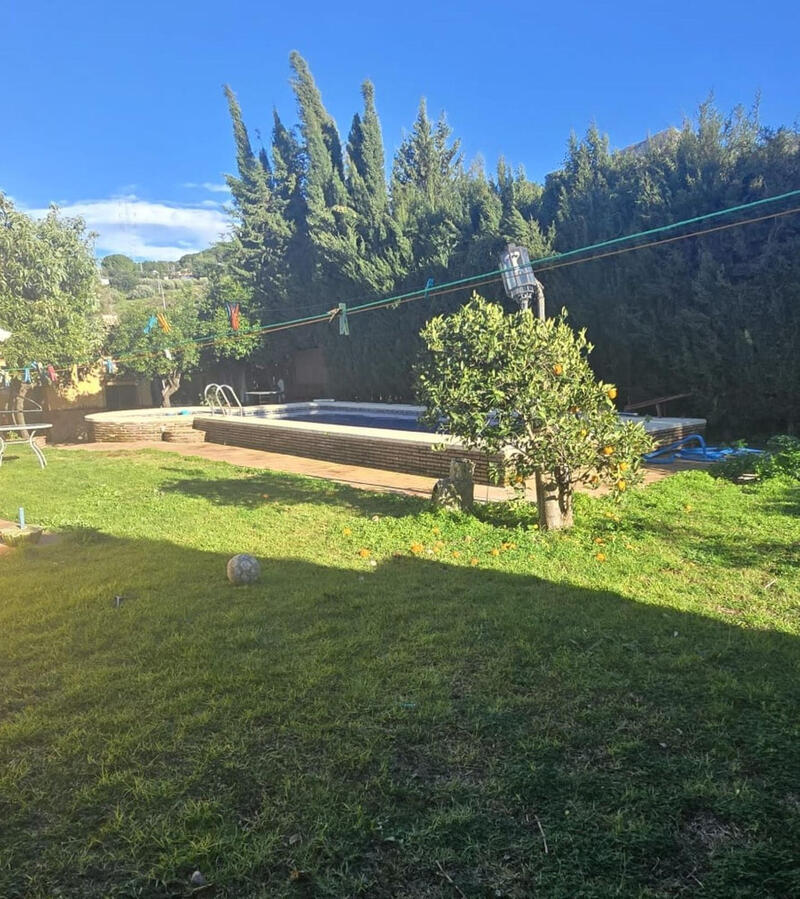 5 bedroom Commercial Property for sale