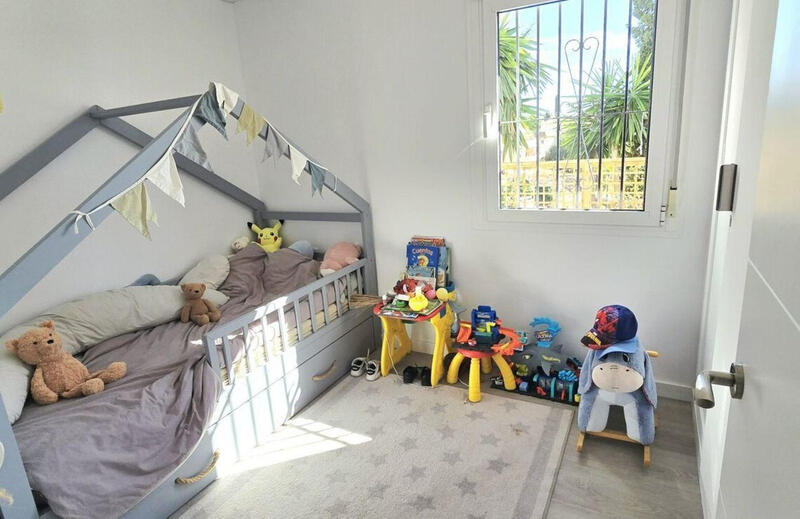 4 спальная комната вилла продается