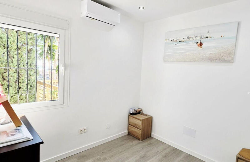 4 спальная комната вилла продается