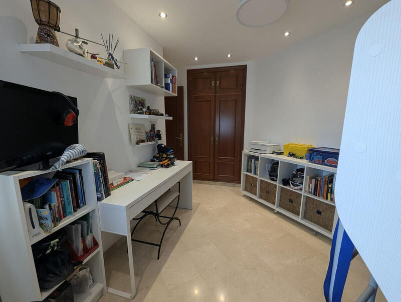 2 спальная комната квартира продается