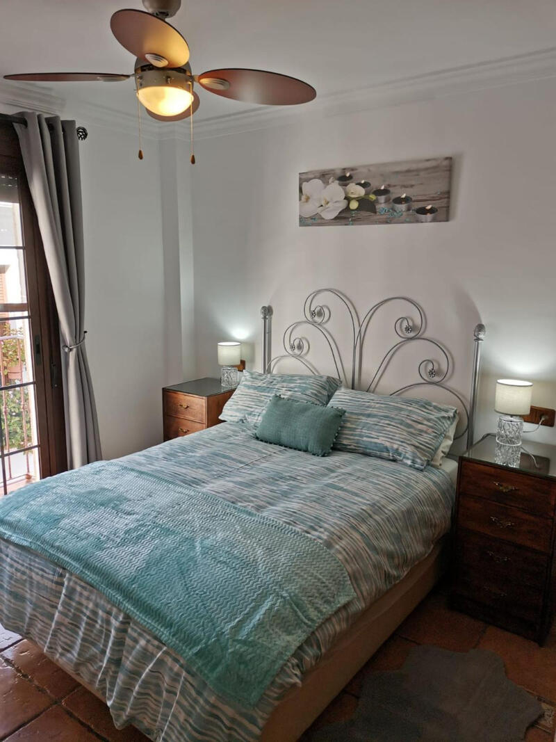 4 bedroom Townhouse for sale