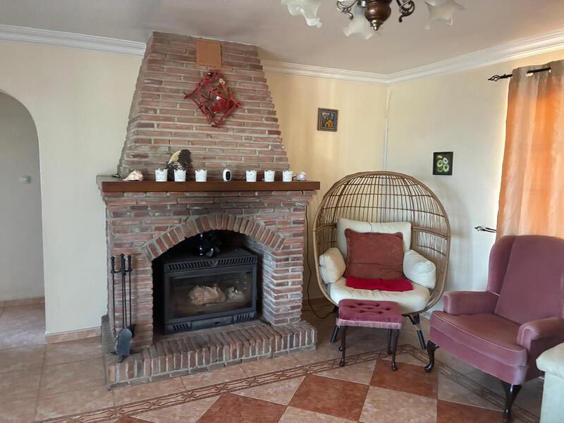 4 спальная комната Деревенский Дом продается