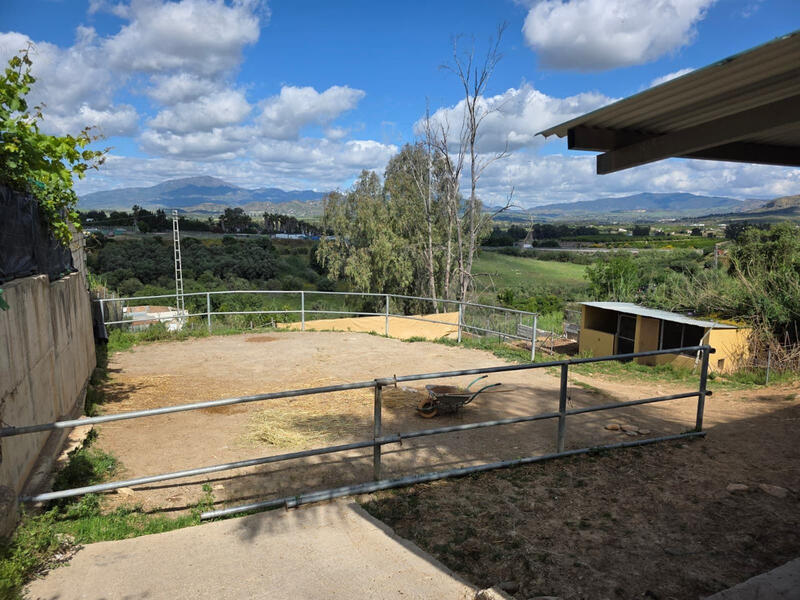 3 bedroom Commercial Property for sale