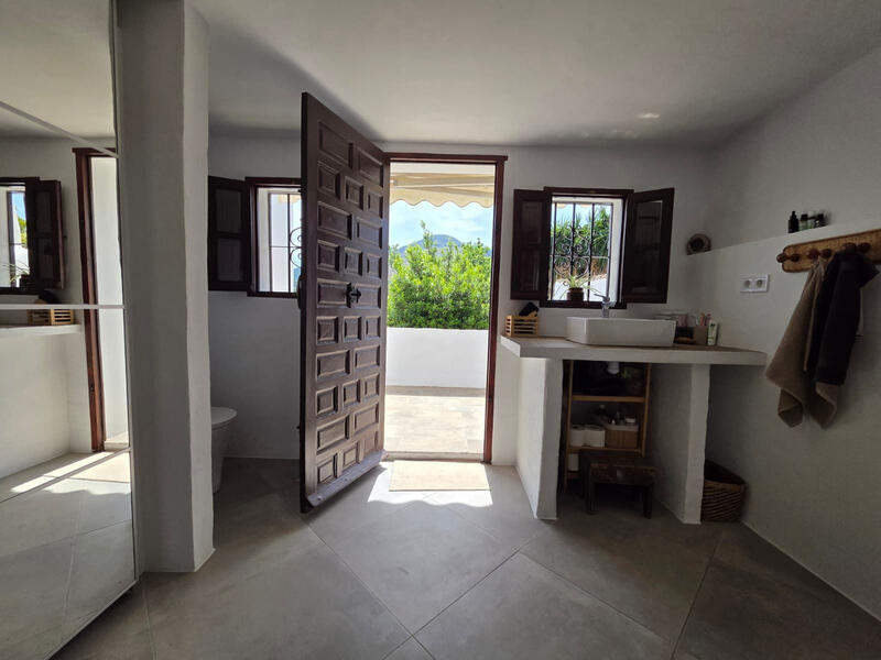 4 bedroom Country House for sale 4 bedroom Country House for sale