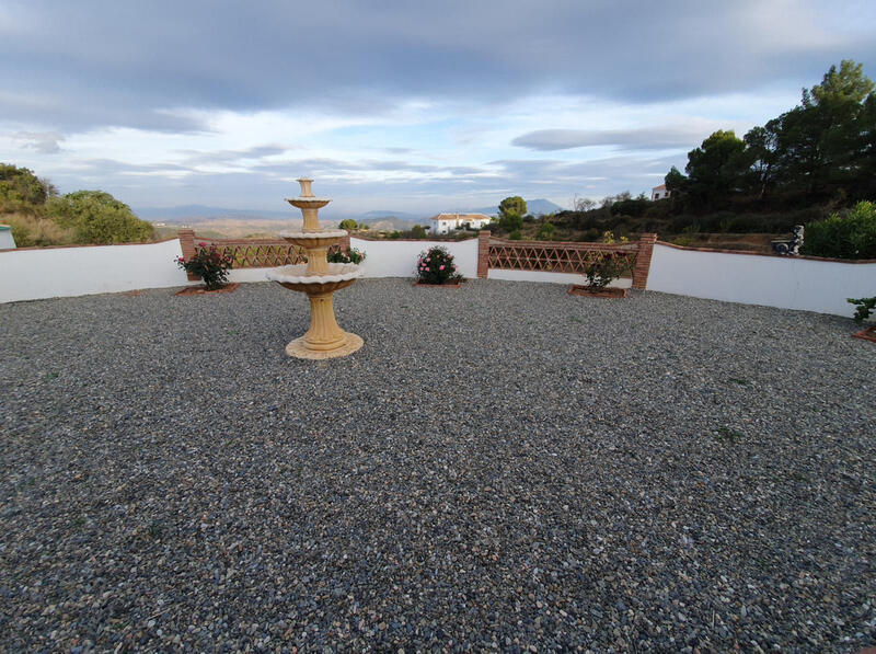 4 bedroom Country House for sale 4 bedroom Country House for sale