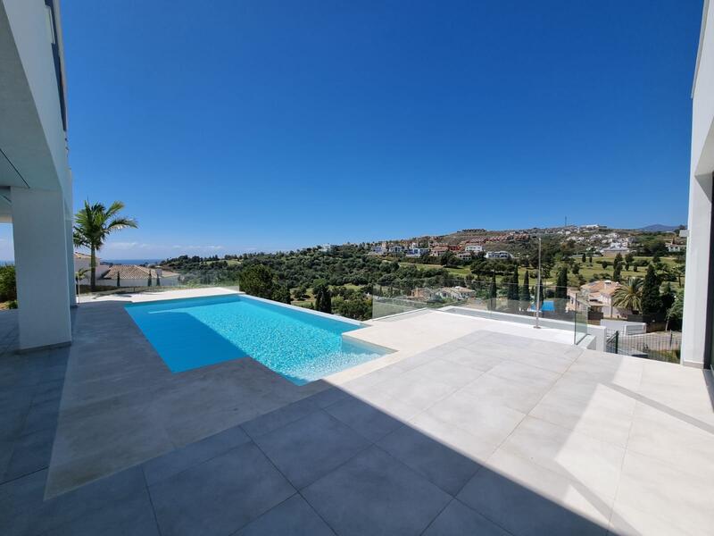 Villa for sale in La Quinta, Málaga