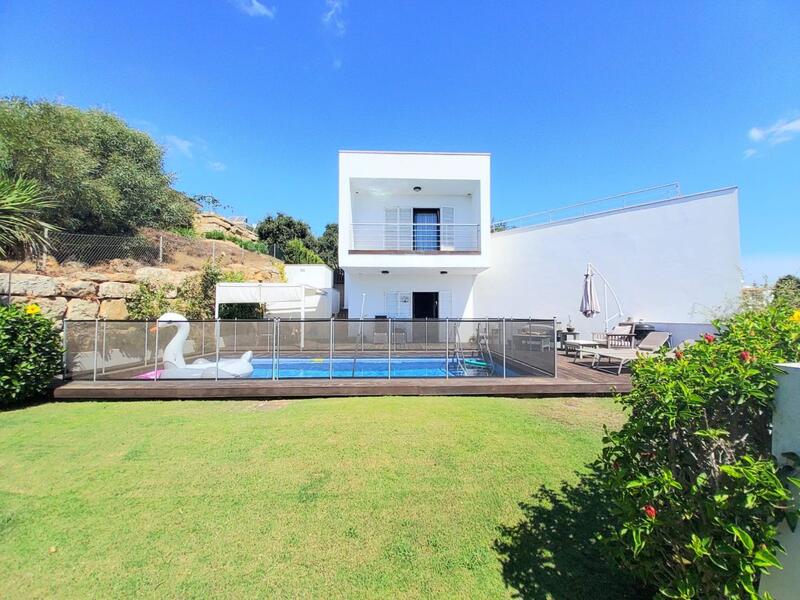 Villa for sale in San Roque, Cádiz
