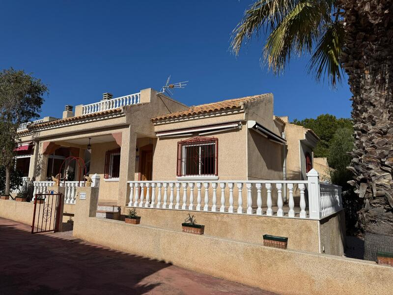 вилла продается в Algorfa, Alicante