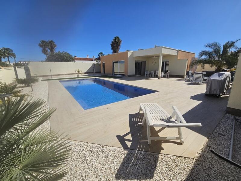 Villa til salgs i Torrevieja, Alicante
