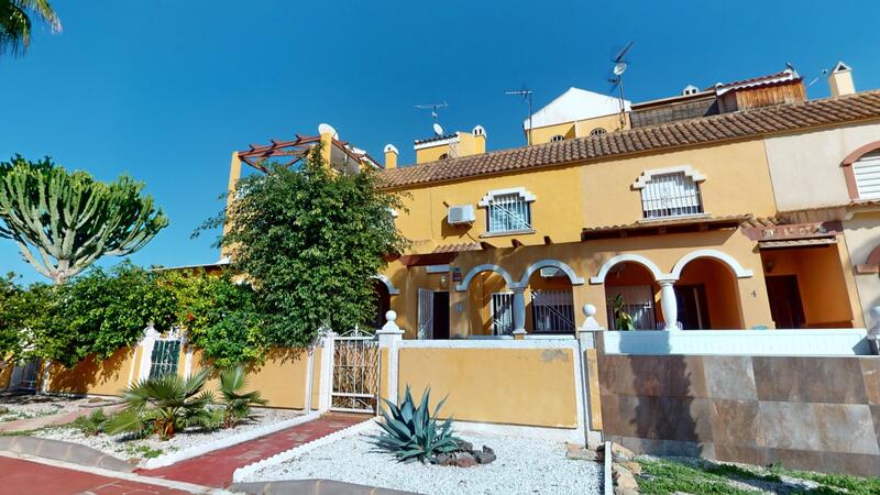 Villa en venta en Los Narejos, Murcia