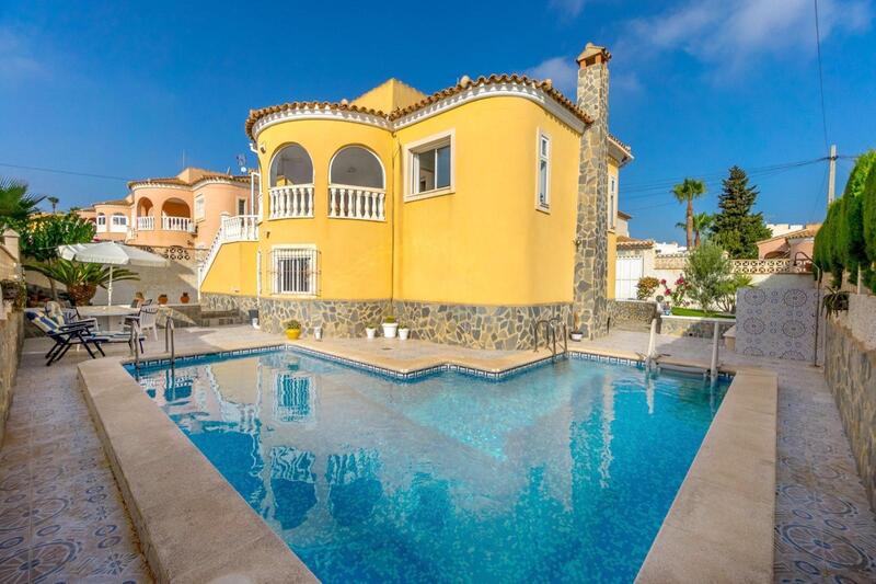 Villa til salg i Orihuela Costa, Alicante