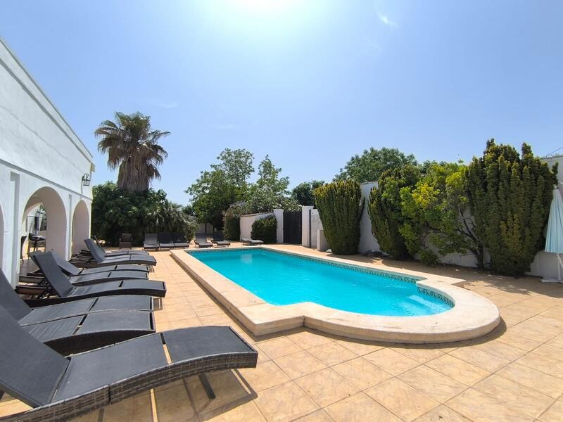 13 bedroom Villa for sale