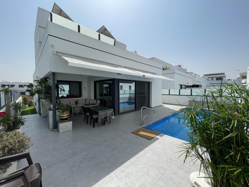 городская тюрьма продается в Dolores, Alicante