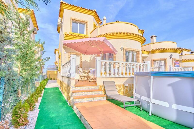 Villa en venta en Los Montesinos, Alicante
