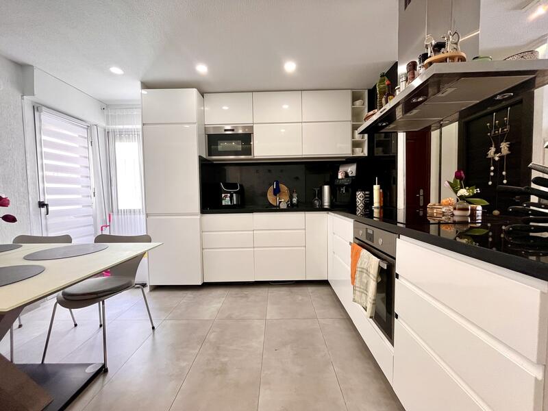 3 bedroom Apartment for sale