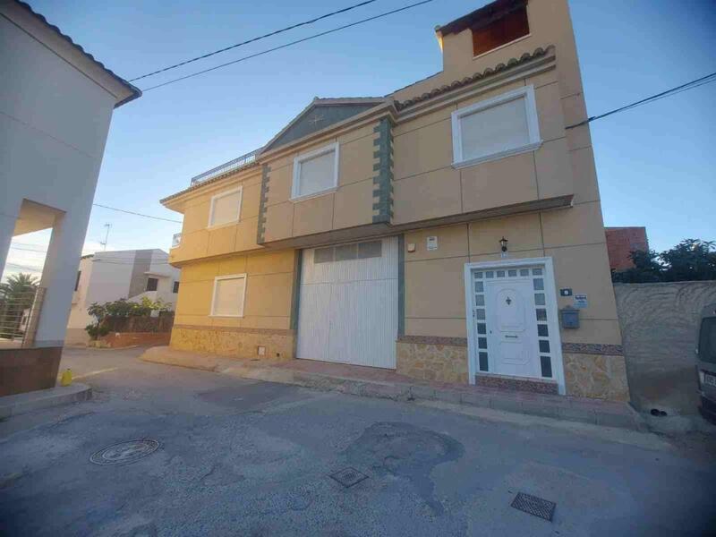 3 bedroom Townhouse for sale
