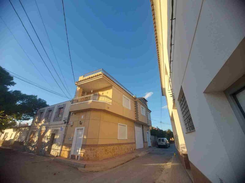 3 bedroom Townhouse for sale