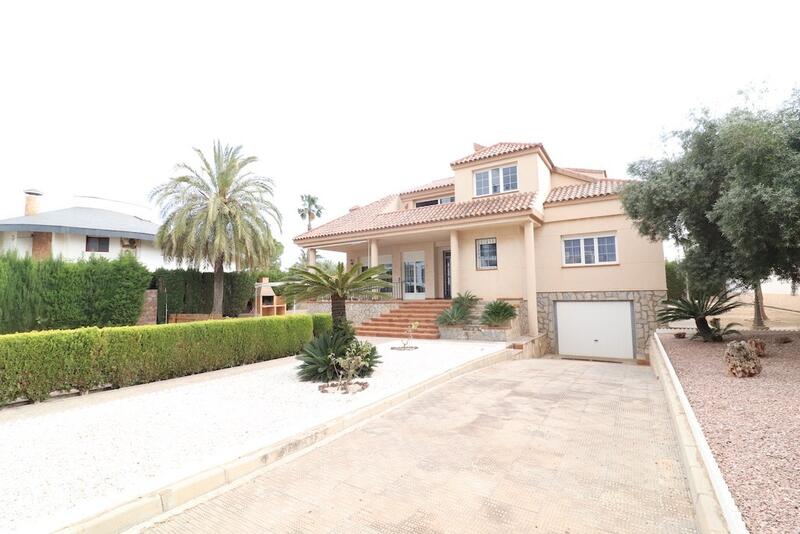 4 Cuarto Villa en venta