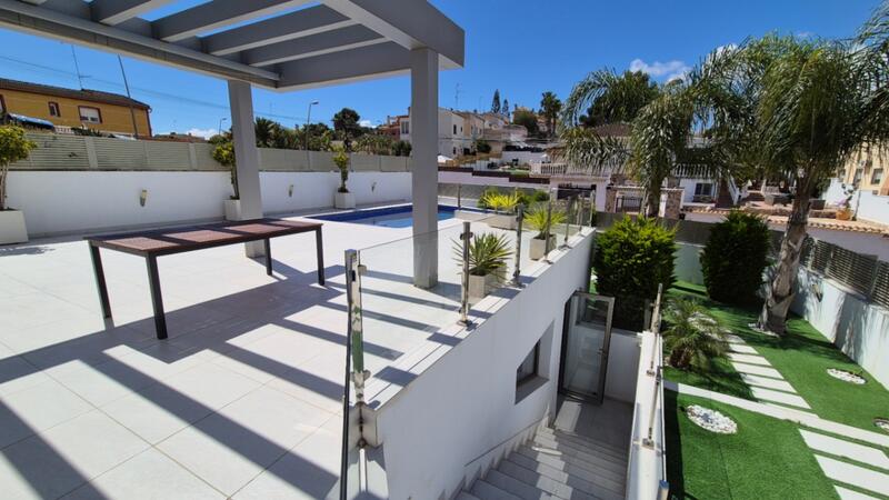4 bedroom Villa for sale