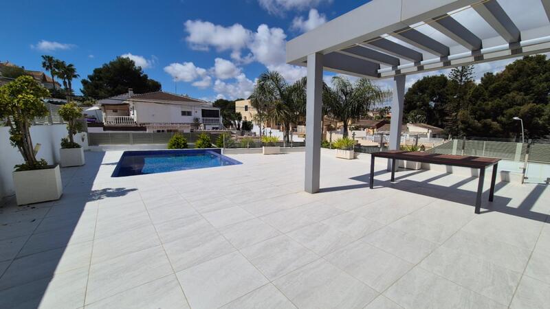 4 bedroom Villa for sale