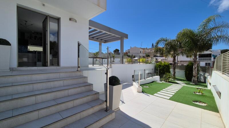 4 bedroom Villa for sale