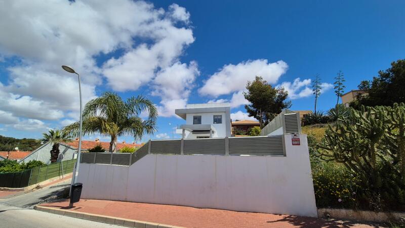 4 bedroom Villa for sale