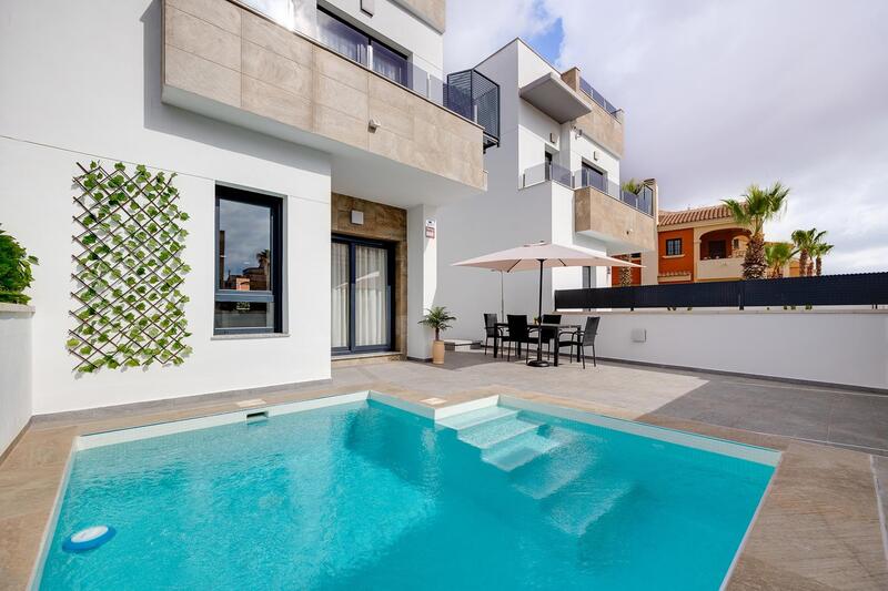 вилла продается в Torrevieja, Alicante