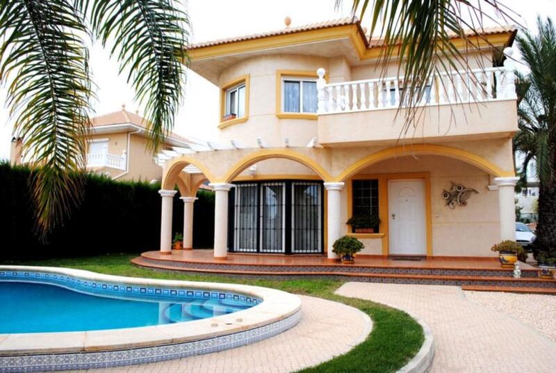 вилла продается в La Zenia, Alicante