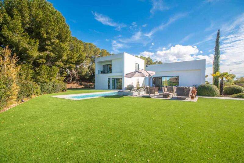 Villa til salgs i Las Colinas Golf, Alicante