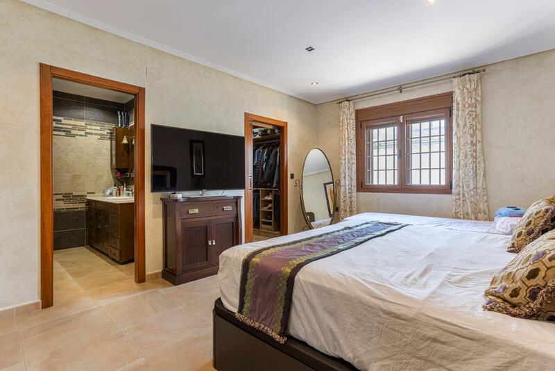 4 Cuarto Villa en venta