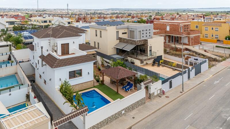 4 Cuarto Villa en venta