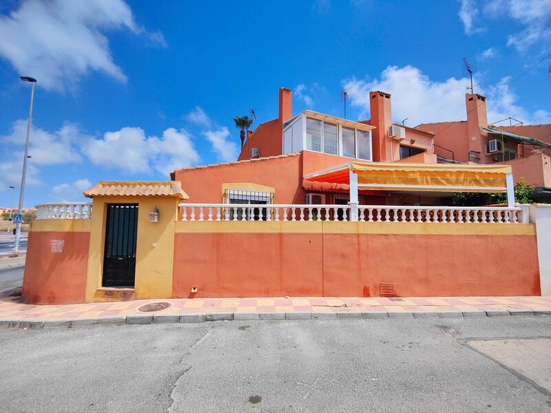 Lantställe till salu i Torrevieja, Alicante