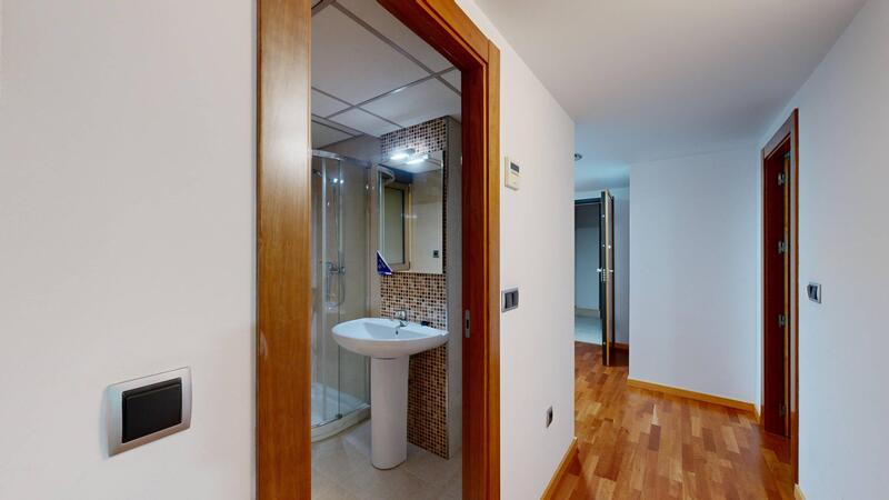 5 bedroom Apartment for sale