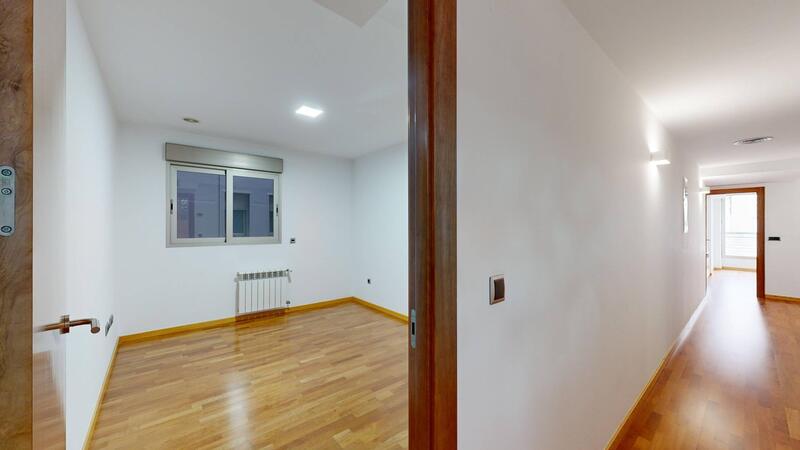 5 bedroom Apartment for sale