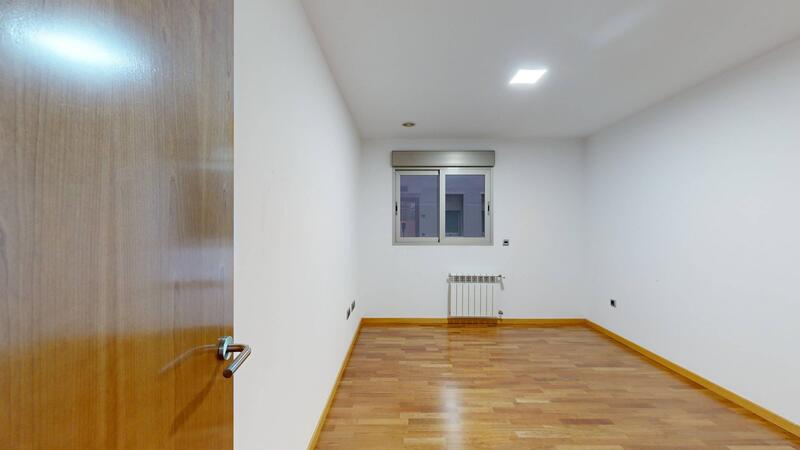 5 bedroom Apartment for sale