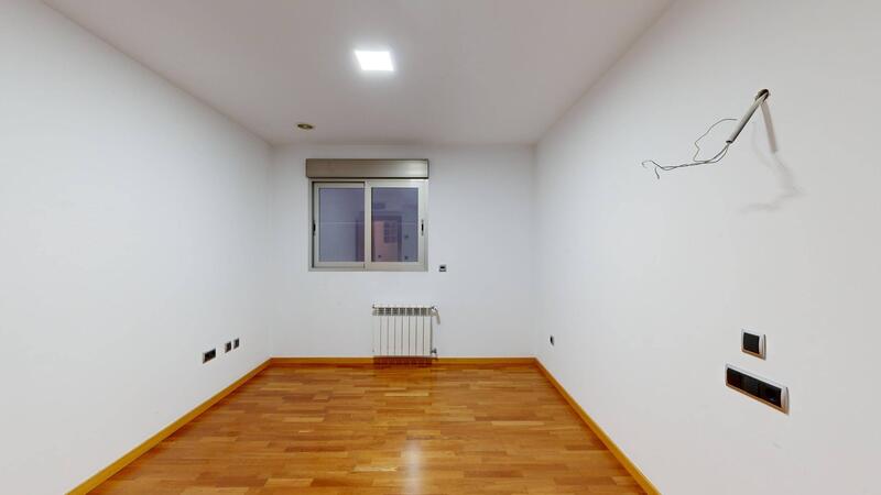 5 bedroom Apartment for sale
