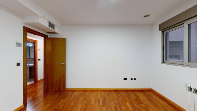 5 bedroom Apartment for sale