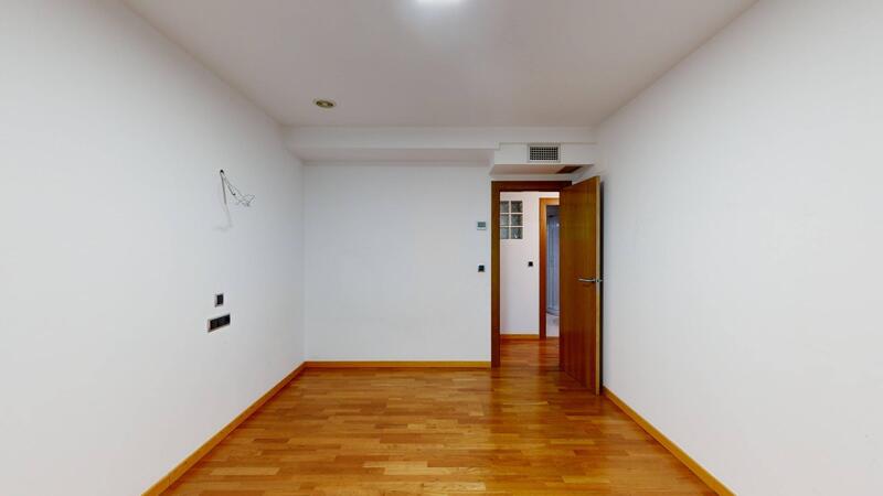 5 bedroom Apartment for sale