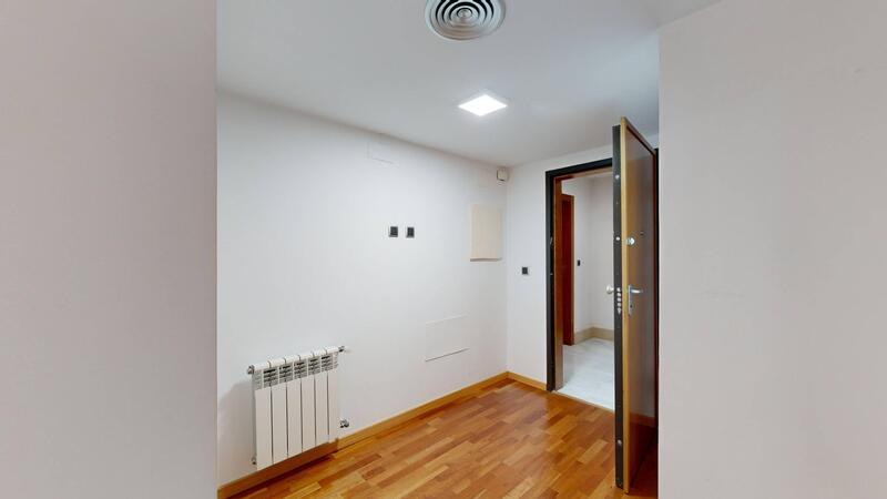 5 bedroom Apartment for sale